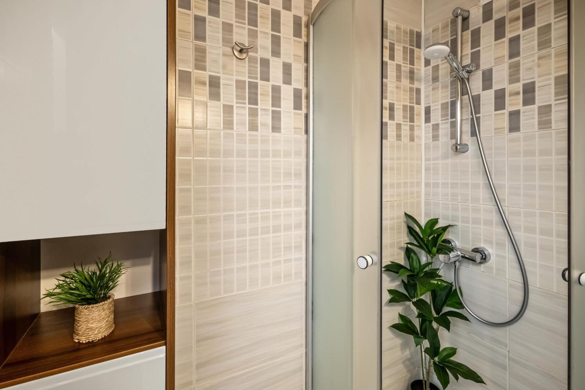 Earthy Escape - Central Apt With Balcony بوخارست المظهر الخارجي الصورة